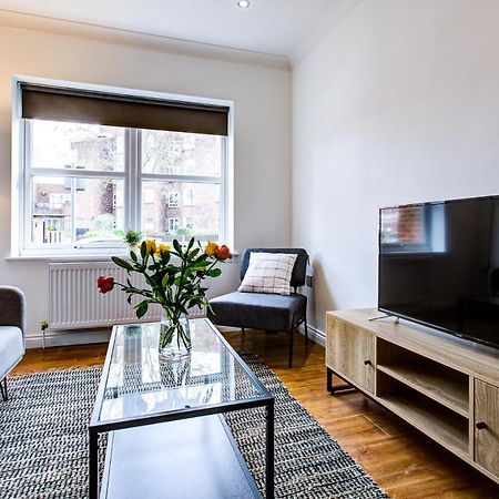 Stylish Two Bedroom Apartment With Free Parking! Romford Zewnętrze zdjęcie
