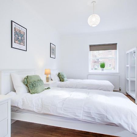Stylish Two Bedroom Apartment With Free Parking! Romford Zewnętrze zdjęcie