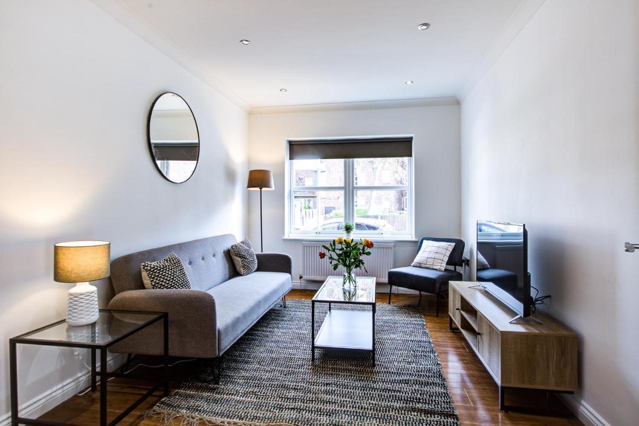 Stylish Two Bedroom Apartment With Free Parking! Romford Zewnętrze zdjęcie