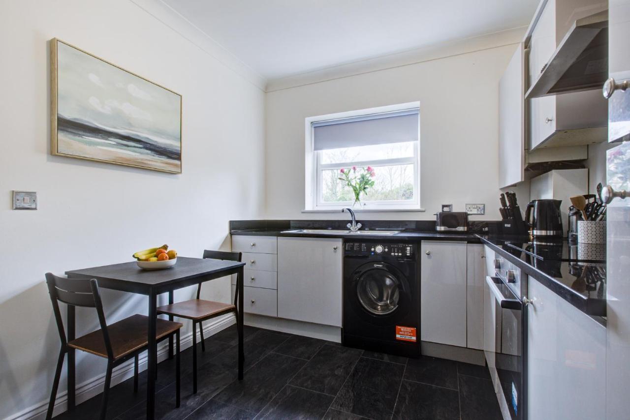 Stylish Two Bedroom Apartment With Free Parking! Romford Zewnętrze zdjęcie