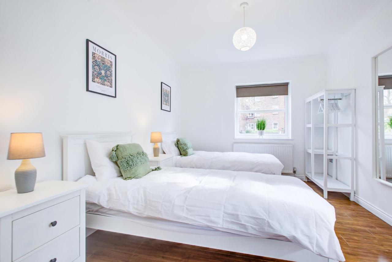 Stylish Two Bedroom Apartment With Free Parking! Romford Zewnętrze zdjęcie