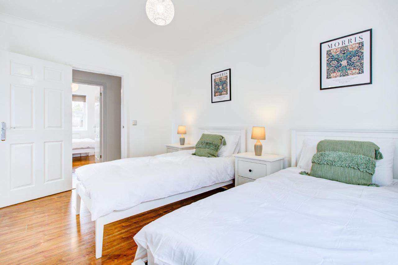 Stylish Two Bedroom Apartment With Free Parking! Romford Zewnętrze zdjęcie