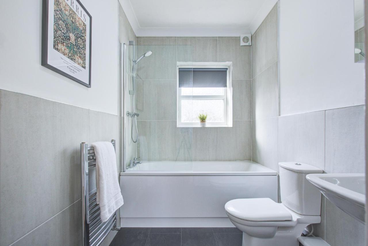 Stylish Two Bedroom Apartment With Free Parking! Romford Zewnętrze zdjęcie