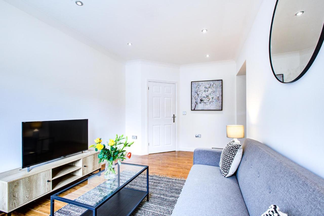 Stylish Two Bedroom Apartment With Free Parking! Romford Zewnętrze zdjęcie